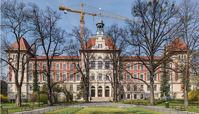 Arbeiten an denkmalgeschützter Fassade durch die Tokalic Bau GmbH
